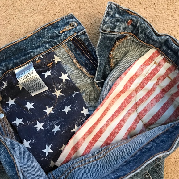 Old Navy Boyfriend Distressed Denim Shorts Patriotic Peekaboo Pockets Size 2 - Picture 2 of 14